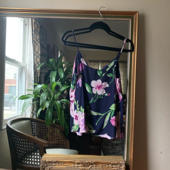 Socialite V-Neck Lace Camisole - Picture 2 of 3